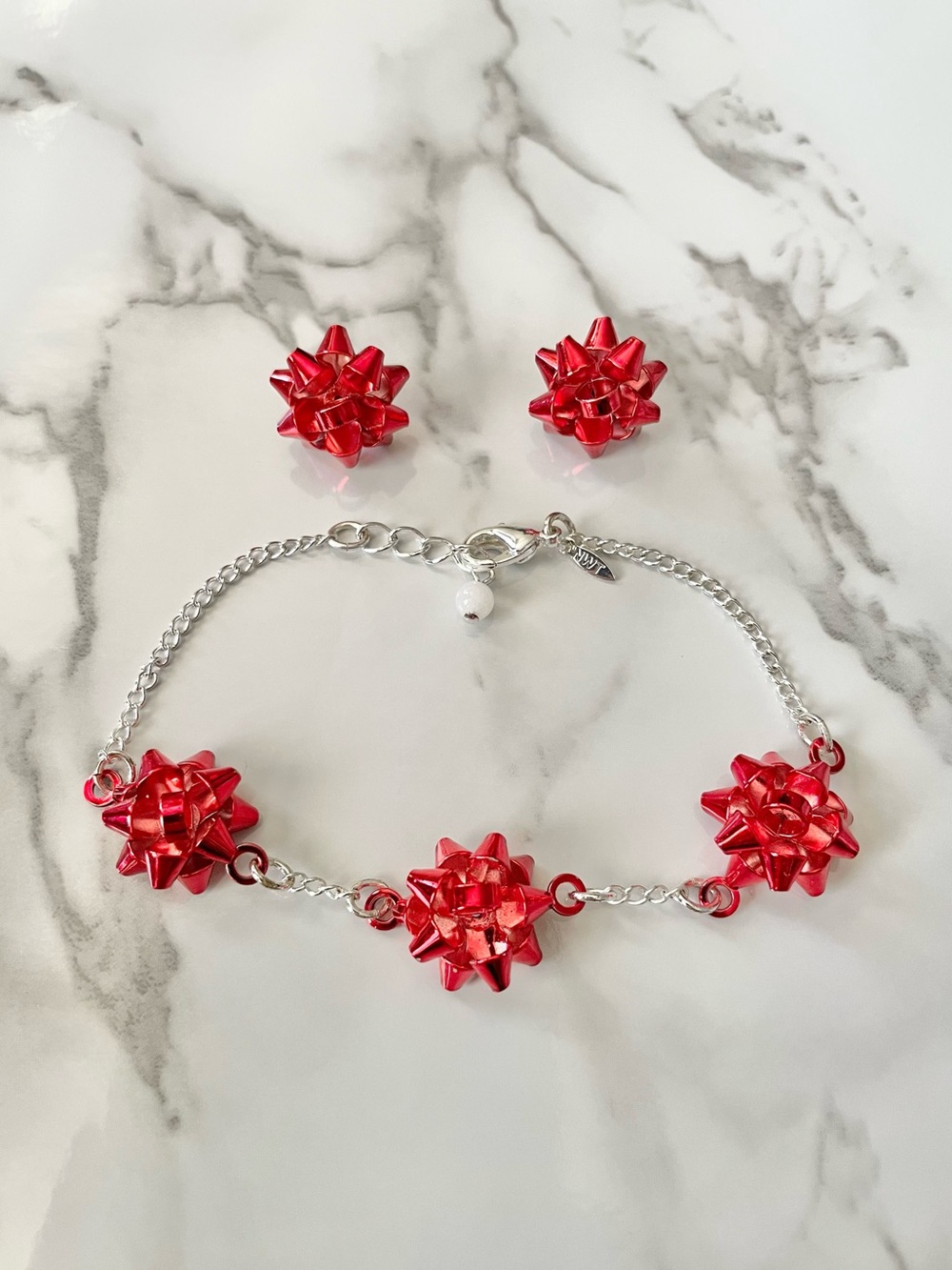 Vintage Avon red Christmas bow earrings and bracelet set